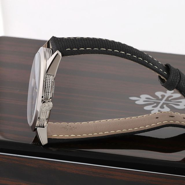 Patek Philippe Calatrava 5226G-001 Image 3